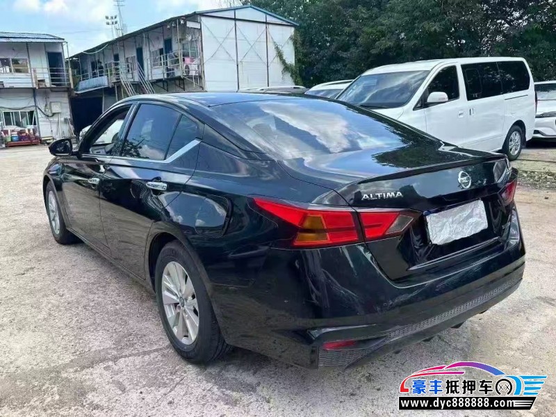 22年日产天籁轿车抵押车出售