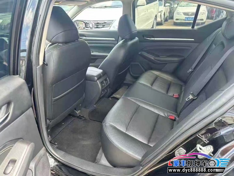 22年日产天籁轿车抵押车出售