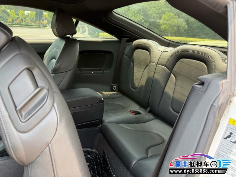 13年奥迪TT轿车抵押车出售