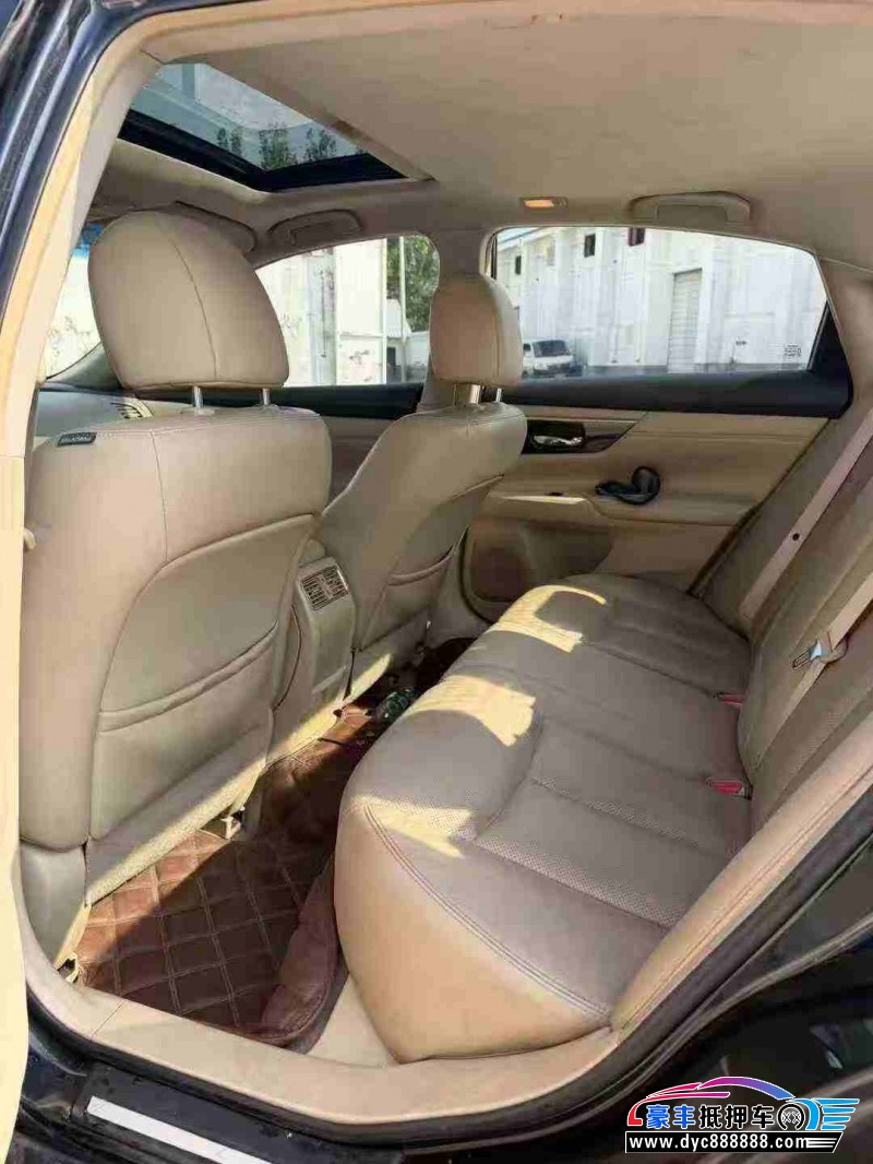 15年日产天籁轿车抵押车出售