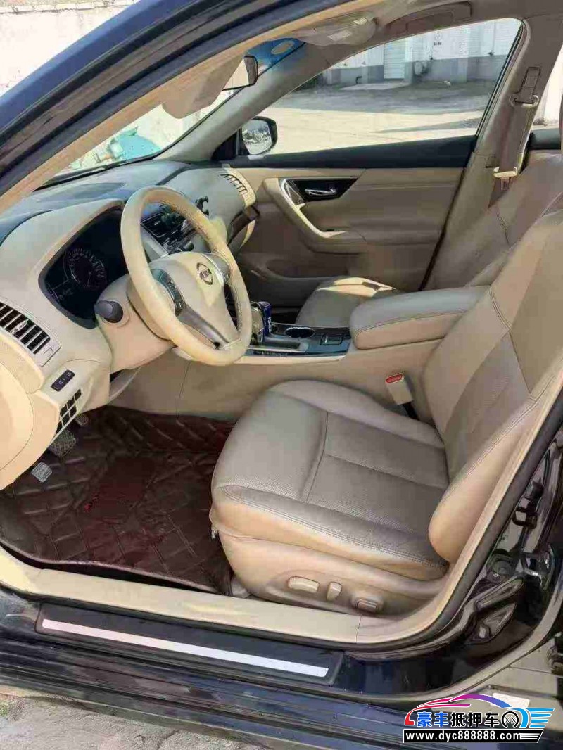 15年日产天籁轿车抵押车出售