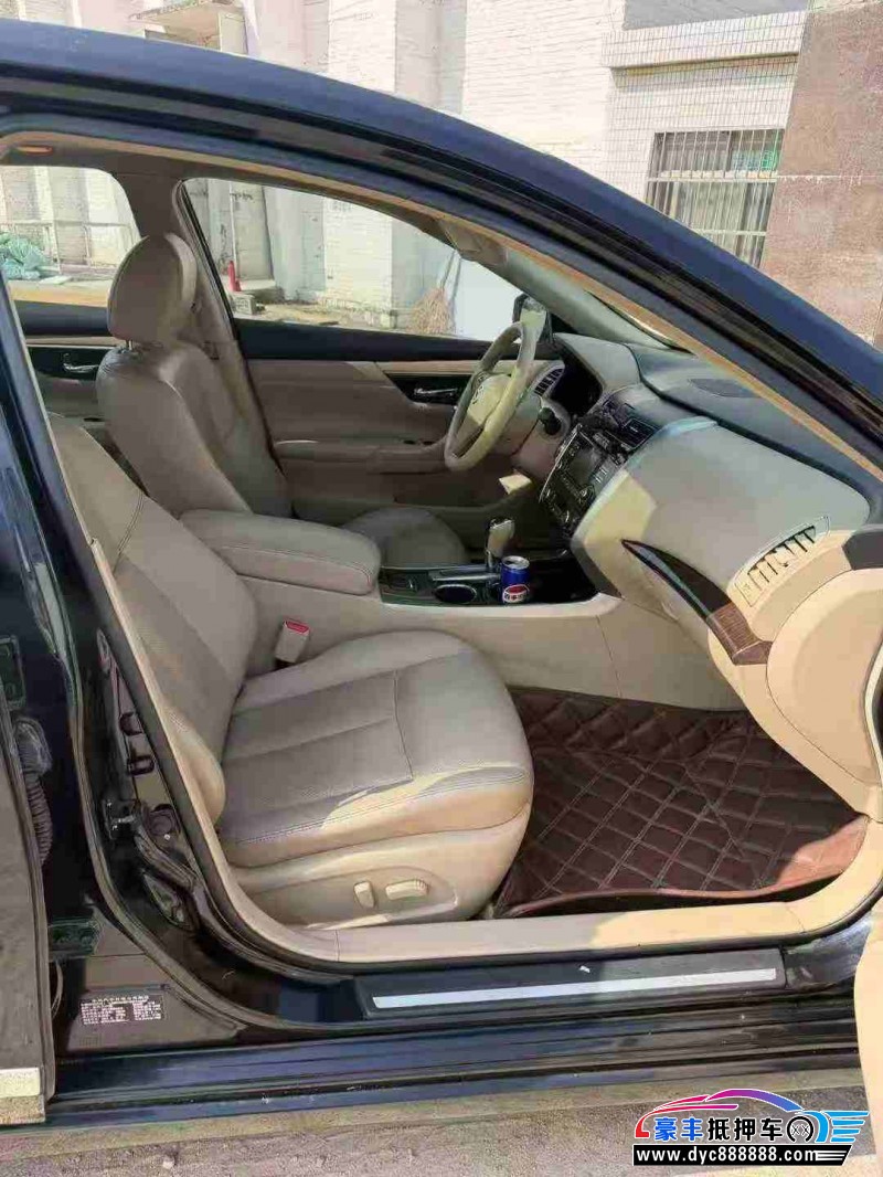 15年日产天籁轿车抵押车出售