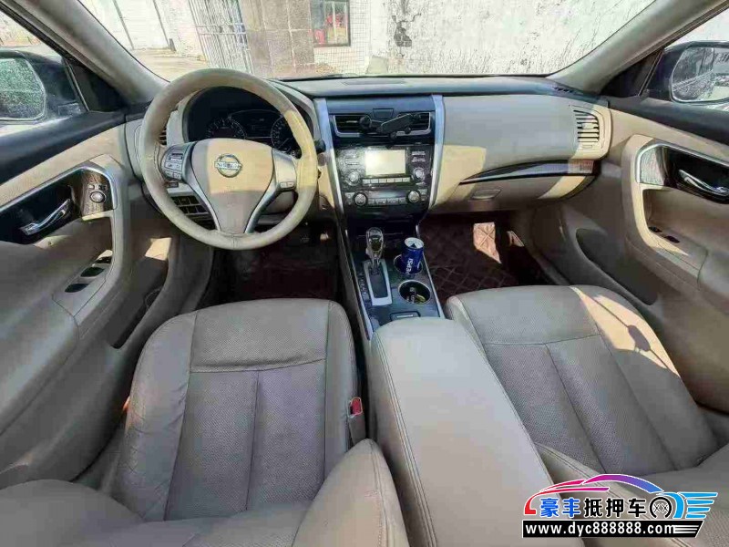 15年日产天籁轿车抵押车出售