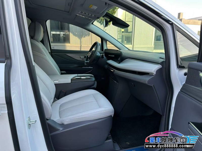 25年别克GL8轿车抵押车出售