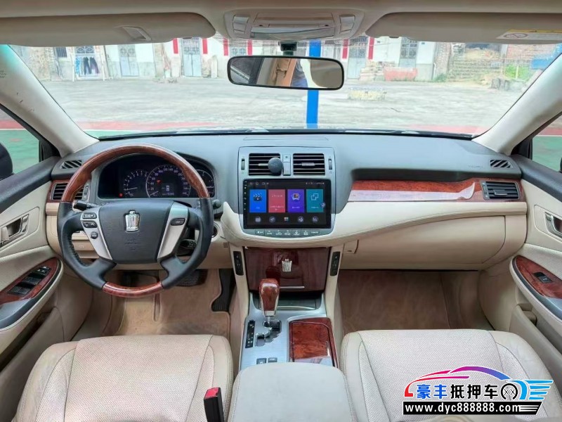 14年丰田皇冠轿车抵押车出售