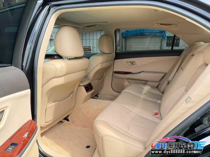 14年丰田皇冠轿车抵押车出售