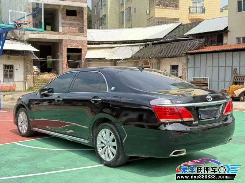 14年丰田皇冠轿车抵押车出售