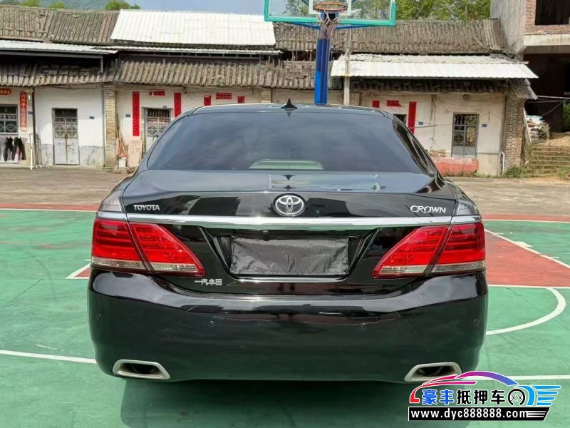 14年丰田皇冠轿车抵押车出售