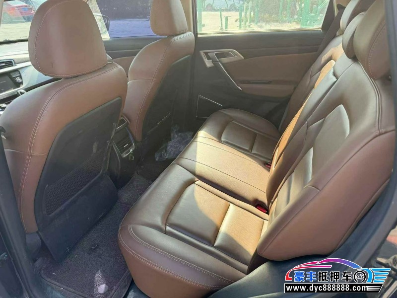 16年吉利博越轿车抵押车出售