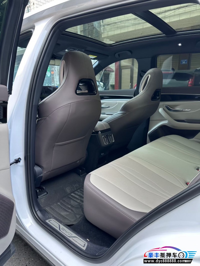 25年比亚迪宋轿车抵押车出售