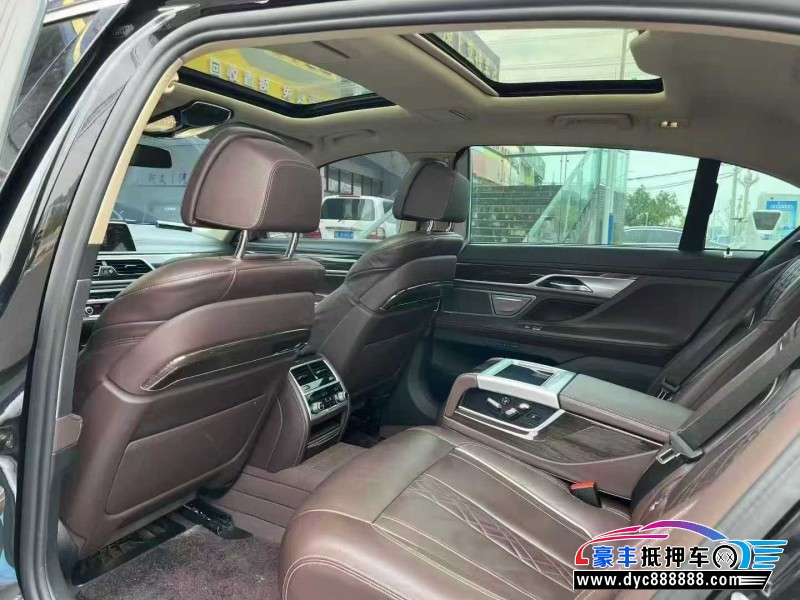 21年宝马7系轿车抵押车出售