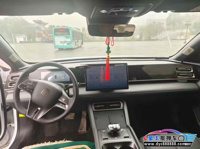 25年比亚迪秦轿车抵押车出售