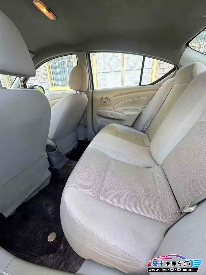 15年日产阳光轿车抵押车出售