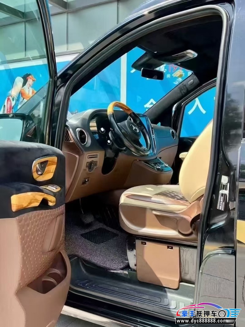 18年奔驰威霆轿车抵押车出售