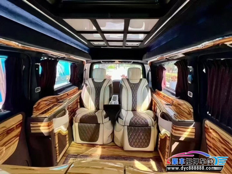 18年奔驰威霆轿车抵押车出售