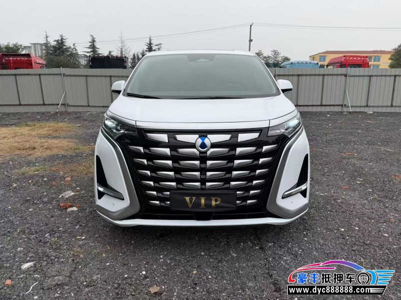 抵押车出售24年腾势D9轿车