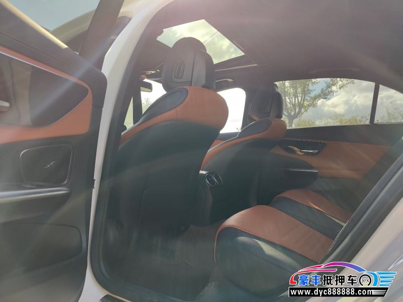 22年奔驰C轿车抵押车出售