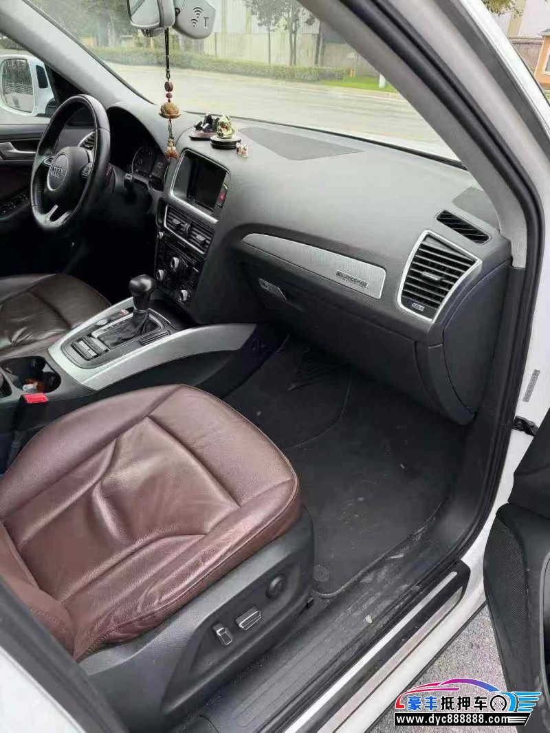 17年奥迪Q5轿车抵押车出售