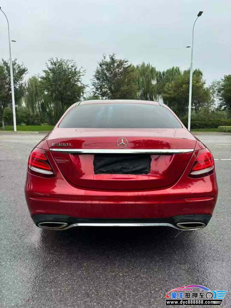 17年奔驰E轿车抵押车出售