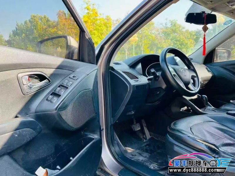 17年现代ix35轿车抵押车出售