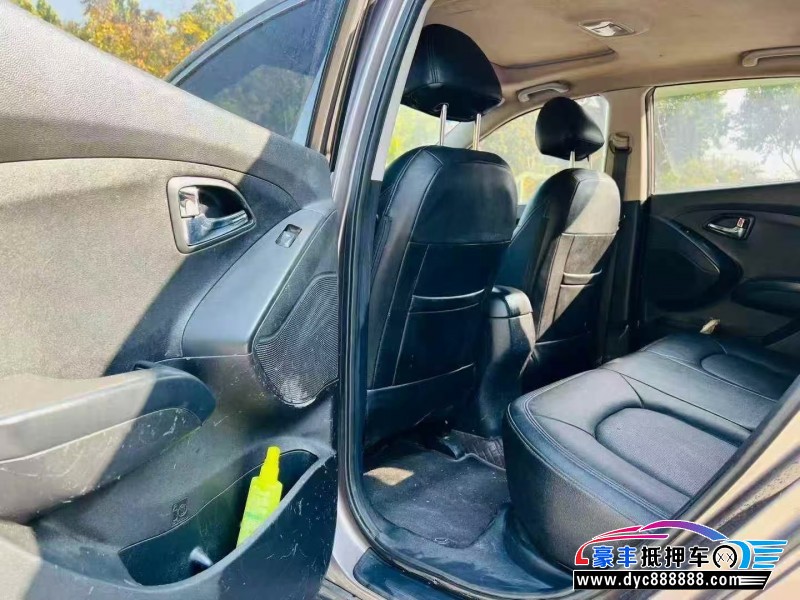 17年现代ix35轿车抵押车出售