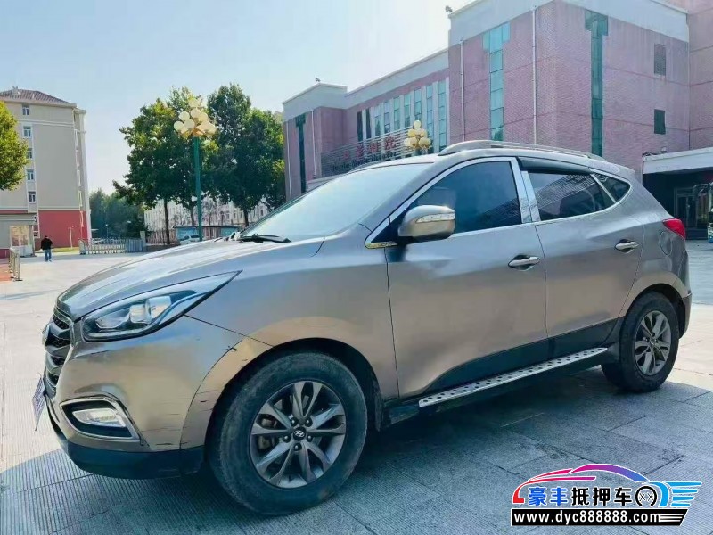 17年现代ix35轿车抵押车出售