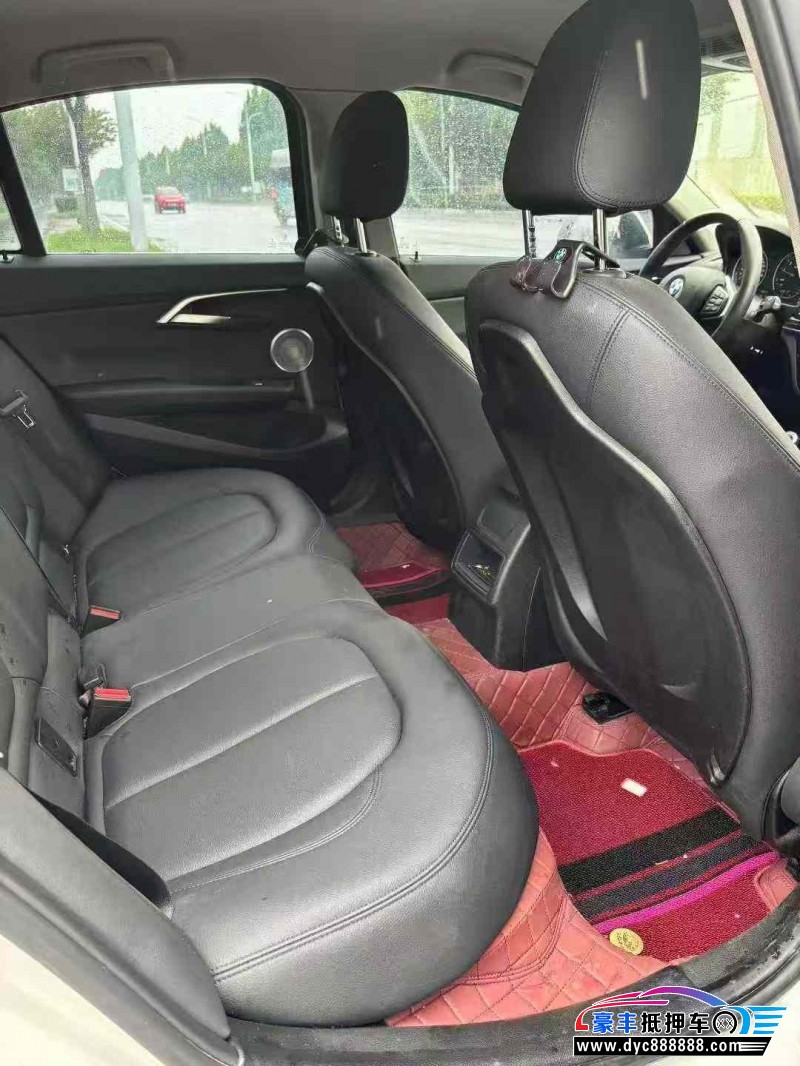 24年宝马1系轿车抵押车出售