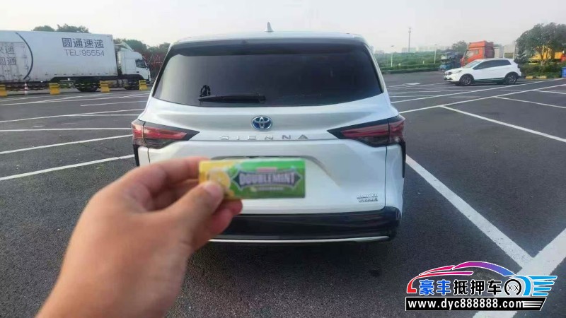 24年丰田塞纳轿车抵押车出售