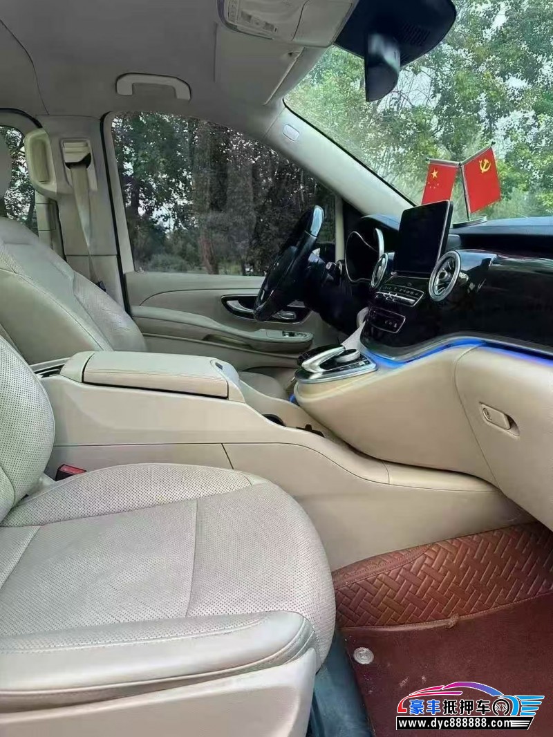 17年奔驰V轿车抵押车出售