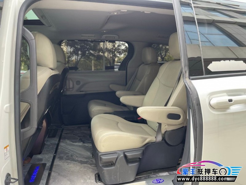 23年丰田塞纳轿车抵押车出售