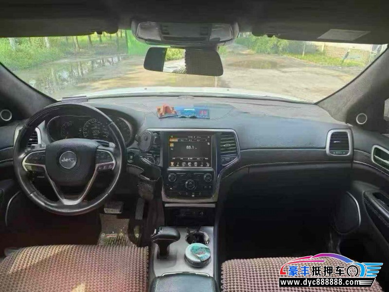 14年Jeep大切诺基轿车抵押车出售