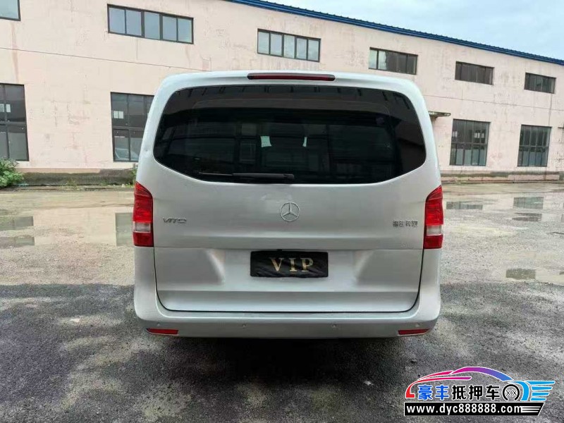 17年奔驰威霆轿车抵押车出售