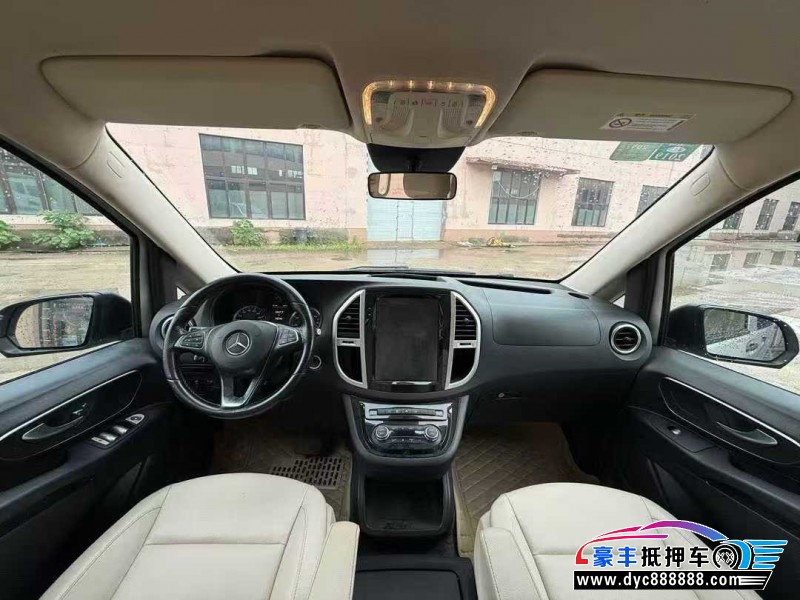 17年奔驰威霆轿车抵押车出售