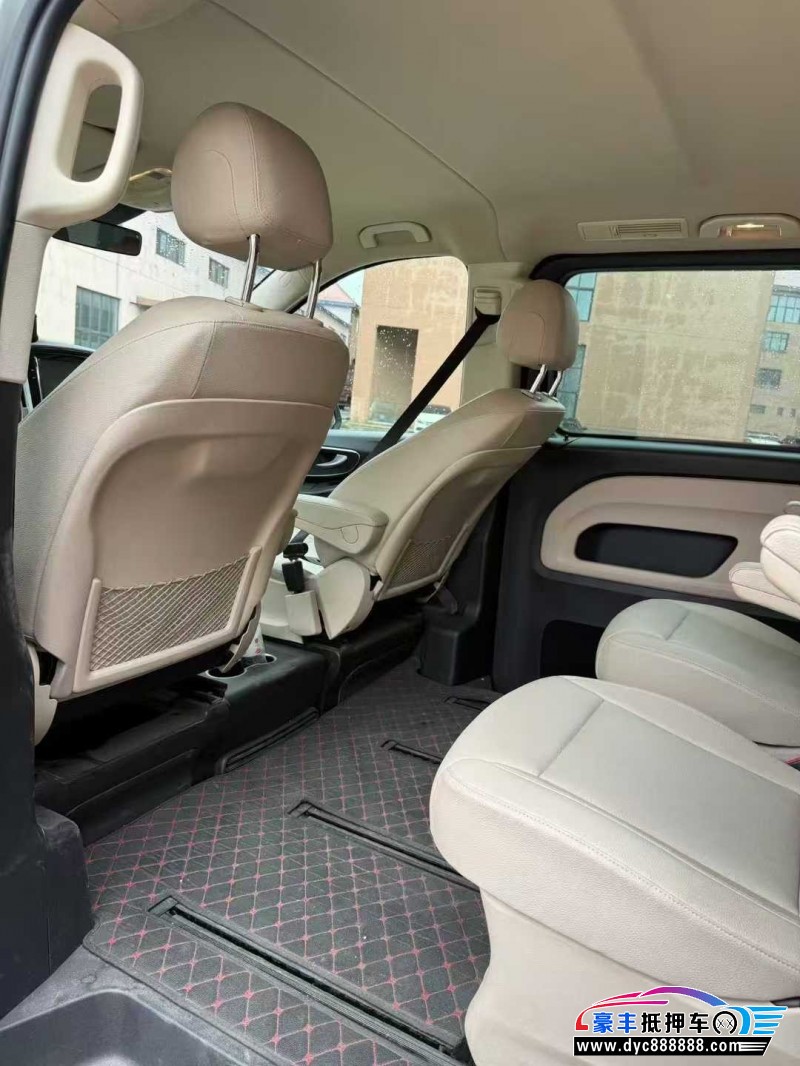 17年奔驰威霆轿车抵押车出售