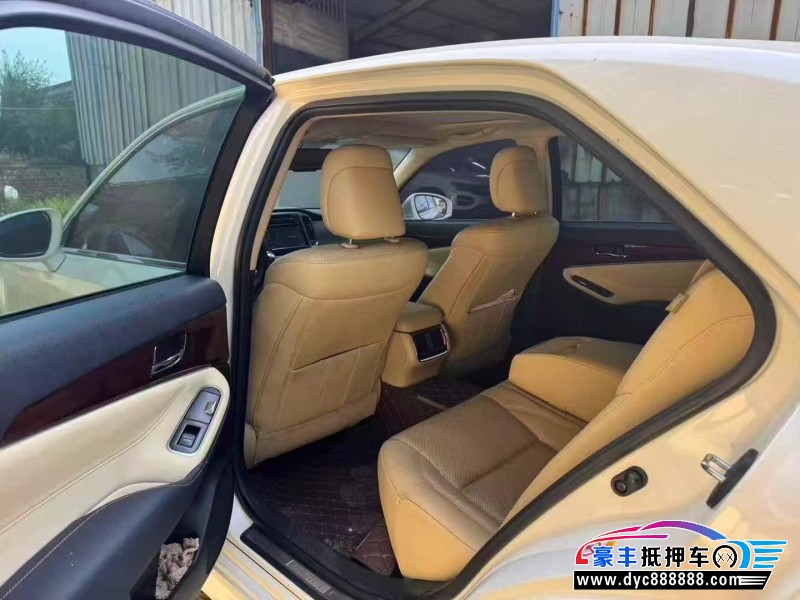 16年丰田皇冠轿车抵押车出售