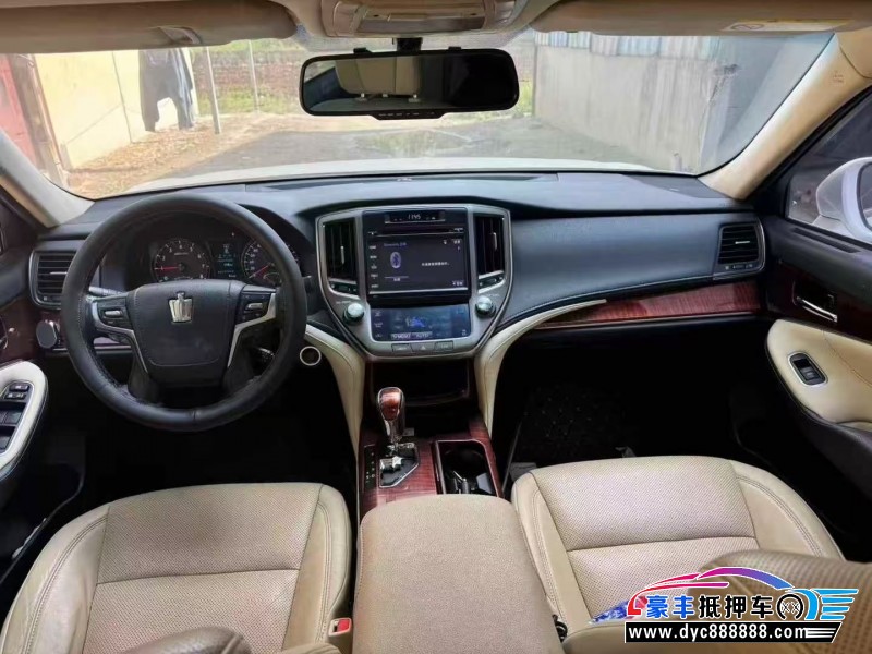 16年丰田皇冠轿车抵押车出售