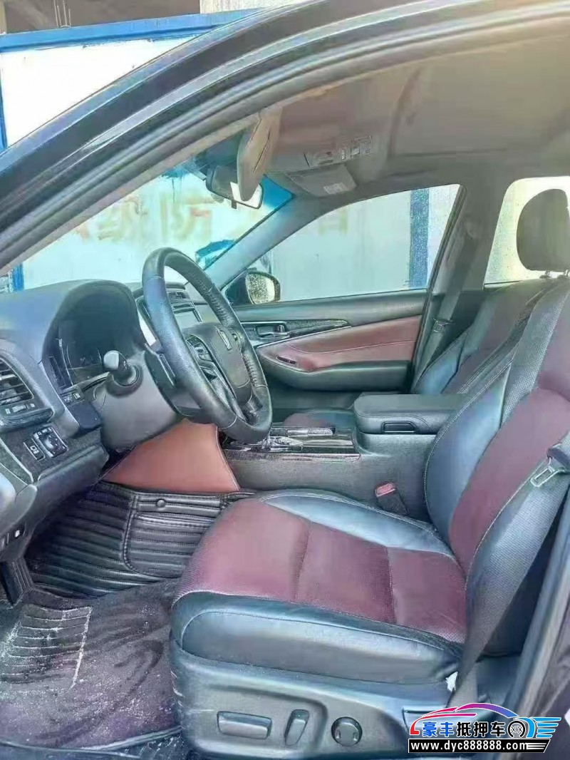 19年丰田皇冠轿车抵押车出售