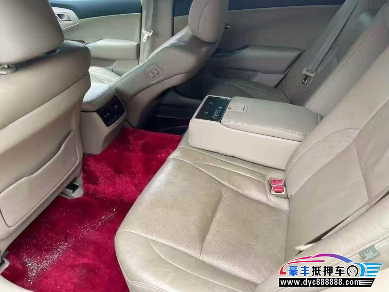 13年丰田皇冠轿车抵押车出售