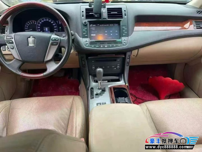 13年丰田皇冠轿车抵押车出售