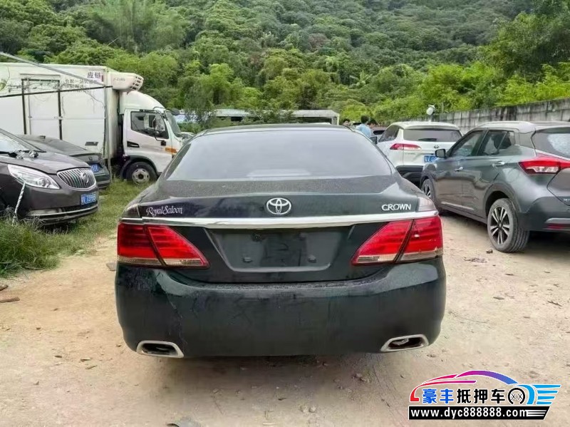 13年丰田皇冠轿车抵押车出售