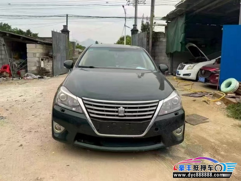 13年丰田皇冠轿车抵押车出售