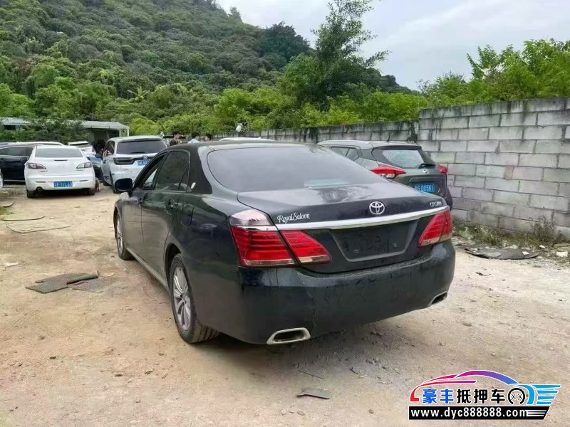 13年丰田皇冠轿车抵押车出售