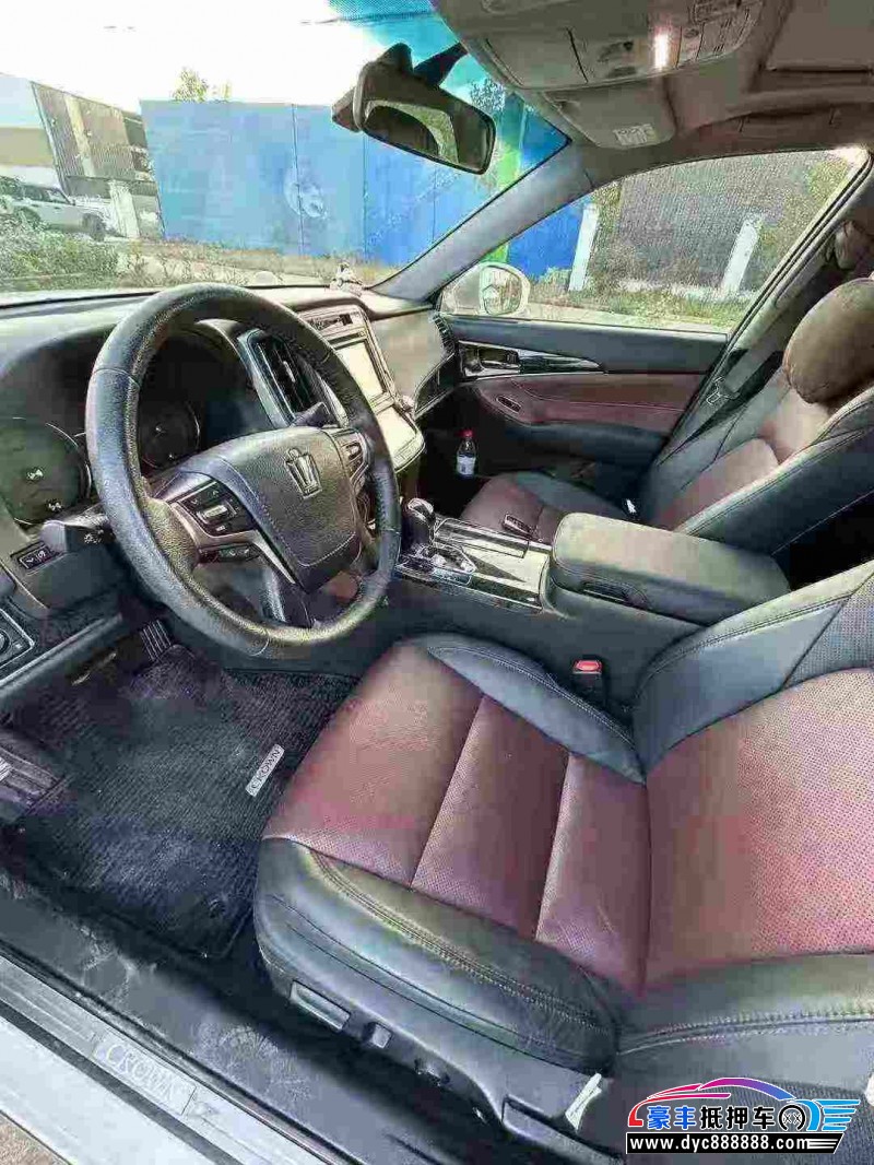 18年丰田皇冠轿车抵押车出售