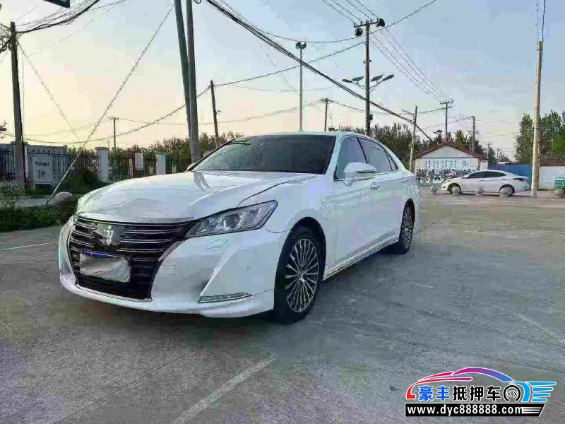 18年丰田皇冠轿车抵押车出售