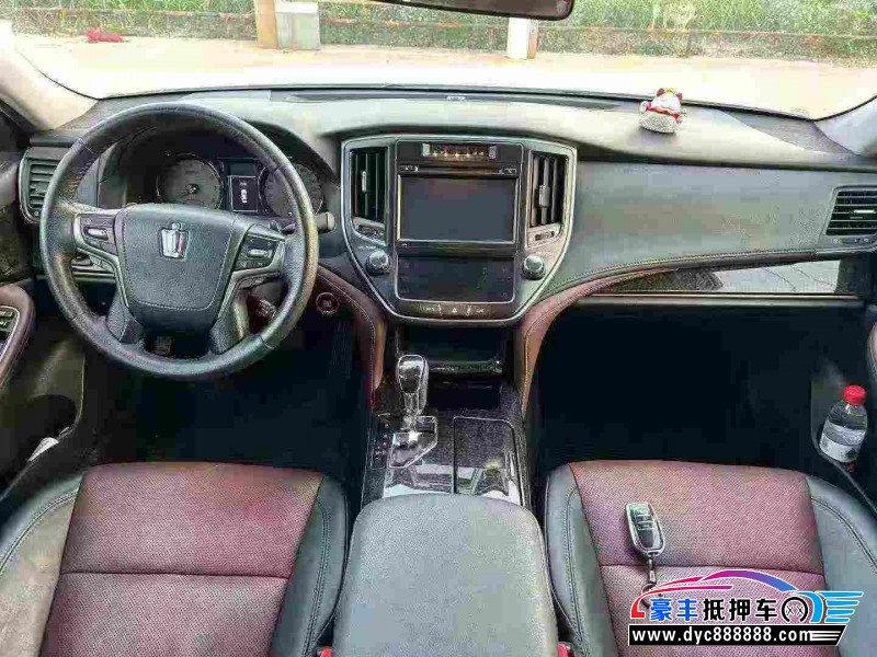 18年丰田皇冠轿车抵押车出售