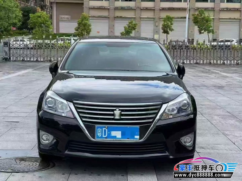 14年丰田皇冠轿车抵押车出售