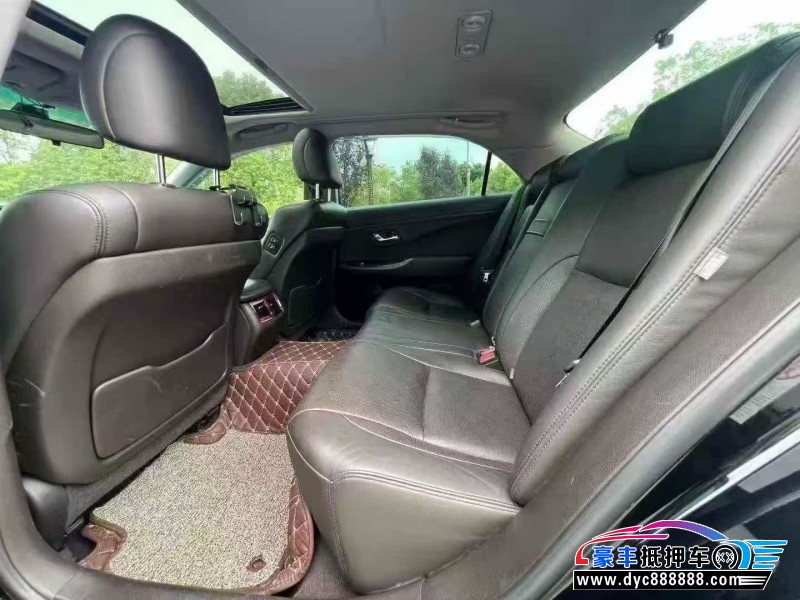 14年丰田皇冠轿车抵押车出售