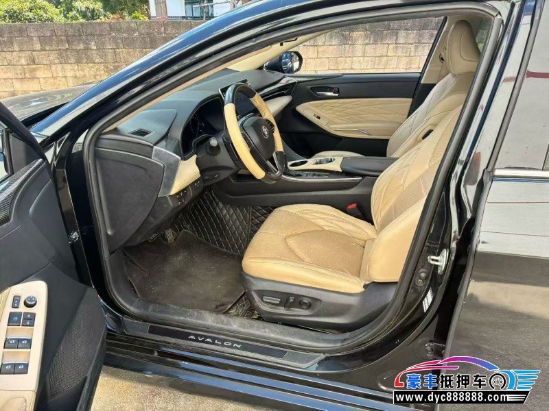 20年丰田亚洲龙轿车抵押车出售