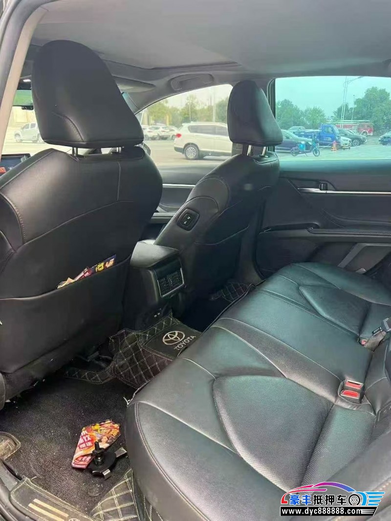 22年丰田凯美瑞轿车抵押车出售