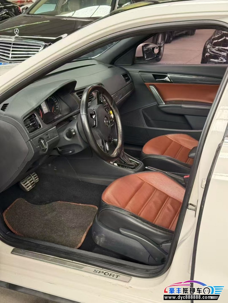 14年大众朗逸轿车抵押车出售